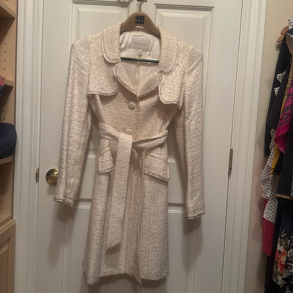 Cream vintage tweed/satin lined below waist length elegant overcoat
